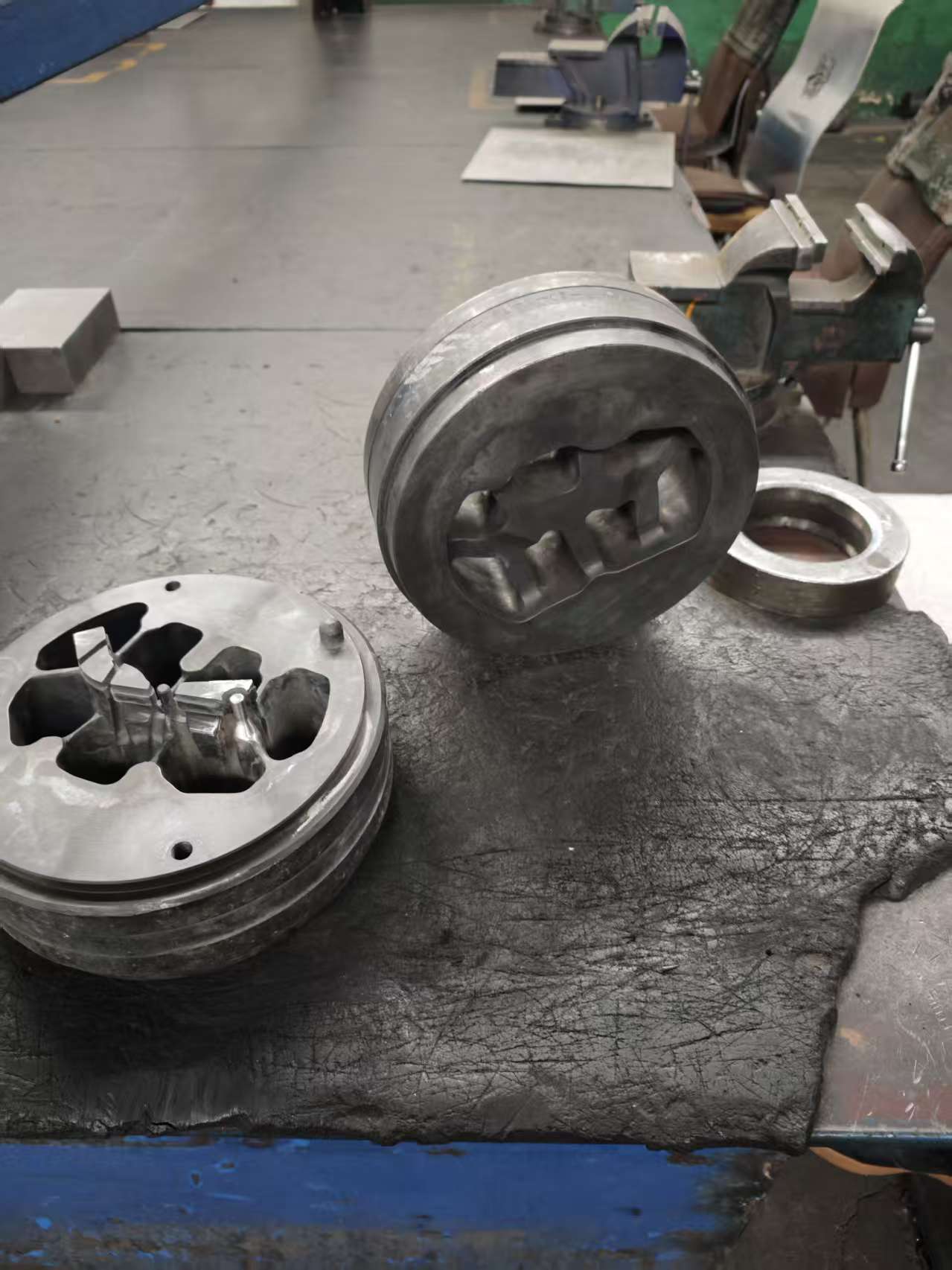 एल्यूमिनियम प्रोफाइल एक्सट्रूज़न डाई